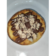 Esfihas Doces: Sonho de Valsa - Esfiha (Ingredientes: Chocolate ao Leite, Creme de Leite, Pedaços de Sonho de Valsa)