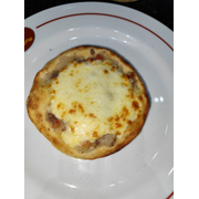 Esfihas Tradicionais: Carne Com Queijo - Esfiha (Ingredientes: Carne, Cebola Picada, Mussarela, Tomate Picado)