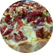 Pizzas Tradicionais: Tomate Seco - Pizza Grande (Ingredientes: Molho Especial, Palmito, Cebola, Mussarela, Brócolis, Catupiry, Bacon, Tomate Seco, Alho Frito)