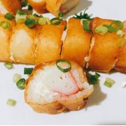Makimono: Haruhot Kani ( 10 unidades ) - Arroz, cream cheese e kani enrolado em massa crocante