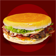 Xis: Xis Bacon - Xis (Ingredientes: Pão, Alface, Tomate, Milho, Hambúrguer Bovino, Bacon, Ovo, Presunto, Muçarela, Ketchup, Mostarda, Maionese Verde)
