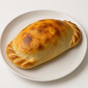 Calzones: 4 QUEIJOS - Calzones (Ingredientes: Catupiry, Gorgonzola, Muçarela, Provolone)