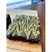 Petit Gateau: Brownie de doce de leite com nutella e pistache - Brownie de chocolate com nutella e pistache