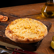 Salgadas: Caipira Com Mussarela - Esfiha Salgada (Ingredientes: Frango Desfiado, Milho, Mussarela)