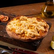 Salgadas: Caipira Com Catupiry - Esfiha Salgada (Ingredientes: Frango Desfiado, Milho, Catupiry)