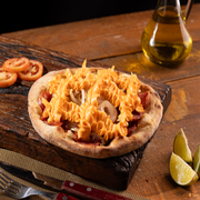 Salgadas: Calabresa Fatiada Com Cheddar - Esfiha Salgada (Ingredientes: Calabresa Fatiada, Cebola, Cheddar)