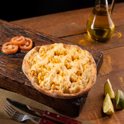 Salgadas: Milho Com Mussarela - Esfiha Salgada (Ingredientes: Milho, Mussarela)