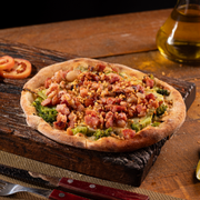 Salgadas: Brócolis Com Mussarela e Bacon e Alho - Esfiha Salgada (Ingredientes: Brócolis, Mussarela, Bacon, Alho Frito)