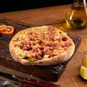 Salgadas: Brócolis Com Catupiry e Bacone Alho - Esfiha Salgada (Ingredientes: Brócolis, Catupiry, Bacon, Alho Frito)