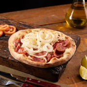Salgadas: Calabresa Fatiada - Esfiha Salgada (Ingredientes: Calabresa Fatiada, Cebola)