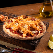 Salgadas: Calabresa Moída Com Cheddar - Esfiha Salgada (Ingredientes: Calabresa Moída, Cebola, Cheddar)