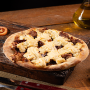 Salgadas: Costela com Barbecue e Catupiry - Esfiha Salgada (Ingredientes: Costela Bovina Desfiada, Molho Barbecue Por Cima, Catupiry)
