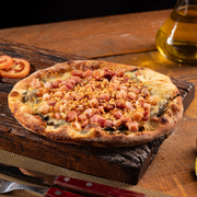 Salgadas: Escarola Com Mussarela Bacon Alho - Esfiha Salgada (Ingredientes: Escarola Refogada, Mussarela, Bacon, Alho Frito)