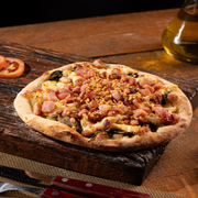 Salgadas: Escarola Com Catupiry Bacon Alho - Esfiha Salgada (Ingredientes: Escarola Refogada, Catupiry, Bacon, Alho Frito)