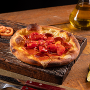Salgadas: Pepperoni Com Mussarela - Esfiha Salgada (Ingredientes: Mussarela, Pepperoni, Tomate Seco)
