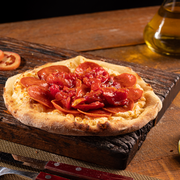 Salgadas: Pepperoni Com Catupiry - Esfiha Salgada (Ingredientes: Catupiry, Pepperoni, Tomate Seco)