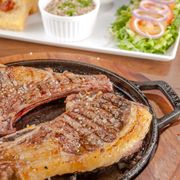 Porções: Chuleta - Porções acompanhamento (Ingredientes: Selecione o seu acompanhamento)