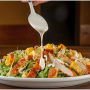Saladas: Salada Caeser - Alface Americana, Croutins, Queijo Parmesão, Filé de Frango e molho Caeser