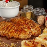 Porções: Filé de Frango Assado na Brasa 450g - Porções acompanhamento (Ingredientes: Selecione o seu acompanhamento)