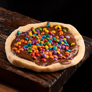 Doces: MMS Chocolate ao Leite - Esfiha Doce (Ingredientes: Chocolate ao Leite, Confeitos de Chocolate)