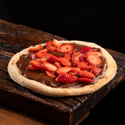 Doces: Morango Chocolate ao Leite - Esfiha Doce (Ingredientes: Chocolate ao Leite, Morango)