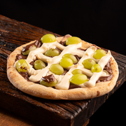 Doces: Nutella Mesclada Uva Verde - Esfiha Doce (Ingredientes: Nutella, Chocolate Branco, Uva Verde)