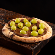 Doces: Nutella Uva Verde - Esfiha Doce (Ingredientes: Nutella, Uva Verde)