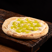 Doces: Uva Verde Chocolate Branco - Esfiha Doce (Ingredientes: Chocolate Branco, Uva Verde)