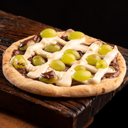 Doces: Uva Verde Mesclada - Esfiha Doce (Ingredientes: Chocolate ao Leite, Chocolate Branco, Uva Verde)