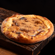 Doces: Banana Flambada - Esfiha Doce (Ingredientes: Banana, Catupiry, Chocolate Branco, Leite Condensado, Canela em Pó)