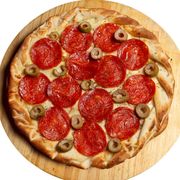 Salgadas: Pepperoni - Pizza Família (Ingredientes: Azeitona, Molho, Mussarela, Orégano, Pepperoni)