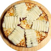 Doces: Romeu e Julieta - Pizza Grande (Ingredientes: Catupiry, Goiabada, Leite Condensado, Mussarela)
