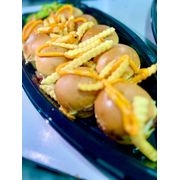 Barcas: Barca Mini Burger (Mista) - São 9 mini burger, sendo, 3 mini de cheddar, 6 mini burger de calabresa com bacon, todos acompanham mussarela, presunto, salada, e uma pequena porção de batata frita.