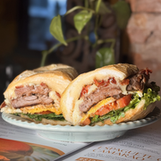 Lanches Artesanal: Churrasco Especial - Lanches (Ingredientes: Alface, Bacon, Catupiry Original, Filé Mignon, Mussarela, Ovo, Pão Francês, Tomate)