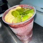 Açaí: Copo 700ML - 700ml (Ingredientes: Escolha até 03 Coberturas, Escolha até 03 Frutas, Escolha até 05 Complementos)
