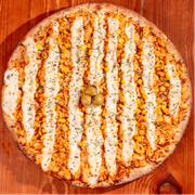 Tradicionais: Caipira - Pizza Trem (Ingredientes: Azeitonas, Frango Desfiado e temperado, Milho, Molho de Tomate Fresco, Orégano, Requeijão Cremoso)