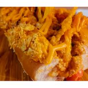 Hot Dog Gourmet: Hot Dog Carne c/ Doritos - Hot Dog (Ingredientes: Pão de Cachorro Quente de 20cm, Linguiça Toscana de 25 cm, Carne Moída c/ Cheddar, Creme de Cheddar (Polenguinho), Muçarela Derretida, Doritos)