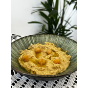 Entradas: Homus - Embalagem (100 gr) - Pasta de grão de bico, temperada com molho à base de gergelim e limão.