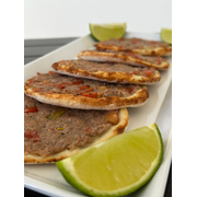 Esfihas Abertas: Esfiha Aberta de Carne - Esfiha recheada com carne moída com tempero da casa.