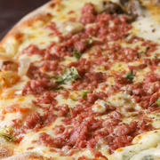 Premium: Linguiça Blumenau - Pizza Grande (Ingredientes: Linguiça Blumenau, Alho Poró)