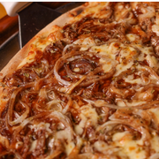 Premium: Costela - Pizza Grande (Ingredientes: Costela bovina desfiada, Cebola, Molho Barbecue)