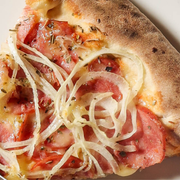 Tradicionais: Calabresa - Pizza Grande (Ingredientes: Calabresa, Cebola)