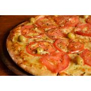 Tradicionais: Margarita - Pizza grande (Ingredientes: Queijo mussarela, Molho de Tomate, Parmesão, Tomate, Azeitona, Orégano)