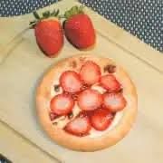 Esfiha Doce: Dois Amores - Esfiha (Ingredientes: Massa Artesanal, Chocolate Branco, Doce de Leite, Morango)
