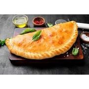 Calzone Salgado: calzone frango - massa artesanal, molho do cheff, frango desfiado, catupiry, mussarela, orégano