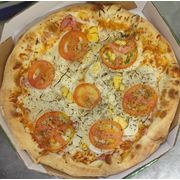 Salgadas: Portuguesa - Pizza Gigante (Ingredientes: Azeitona, Cebola, Ervilha, Molho de Tomate, Mussarela, Orégano, Ovo, Palmito, Presunto, Tomate)