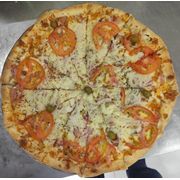 Salgadas: Calabresa - Pizza Gigante (Ingredientes: Azeitona, Calabresa, Cebola, Molho de Tomate, Mussarela, Orégano, Tomate)