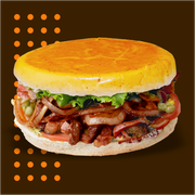 Xis Brood Filé: X-brood Filé, bacon, barbecue acebolado - Xis (Ingredientes: Pão, Filé, Bacon, Presunto, Ovo, Muçarela, Barbecue, Cebola Chapeada, Milho, Tomate, Mostarda, Ketchup, Maionese Verde)
