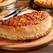 Calzone: Alcatra - Calzone Grande (Ingredientes: Alcatra, Catupiry, Mussarela, Orégano, Tomate)
