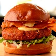 Hamburguer de Frango: Frangolino Cheese - Hamburguer de Frango (Ingredientes:  Alface,  Duas fatias de queijo,  Hambúrguer de frango empanado,  Maionese, Pão brioche)